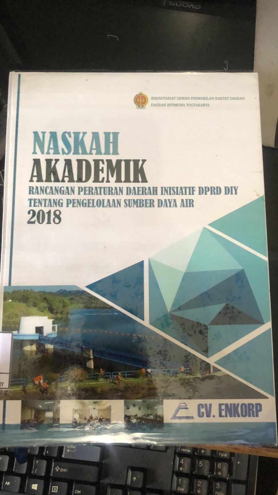 NASKAH AKADEMIK RAPERDA INISIATIF DPRD DIY TENTANG PENGELOLAAN SUMBER DAYA AIR