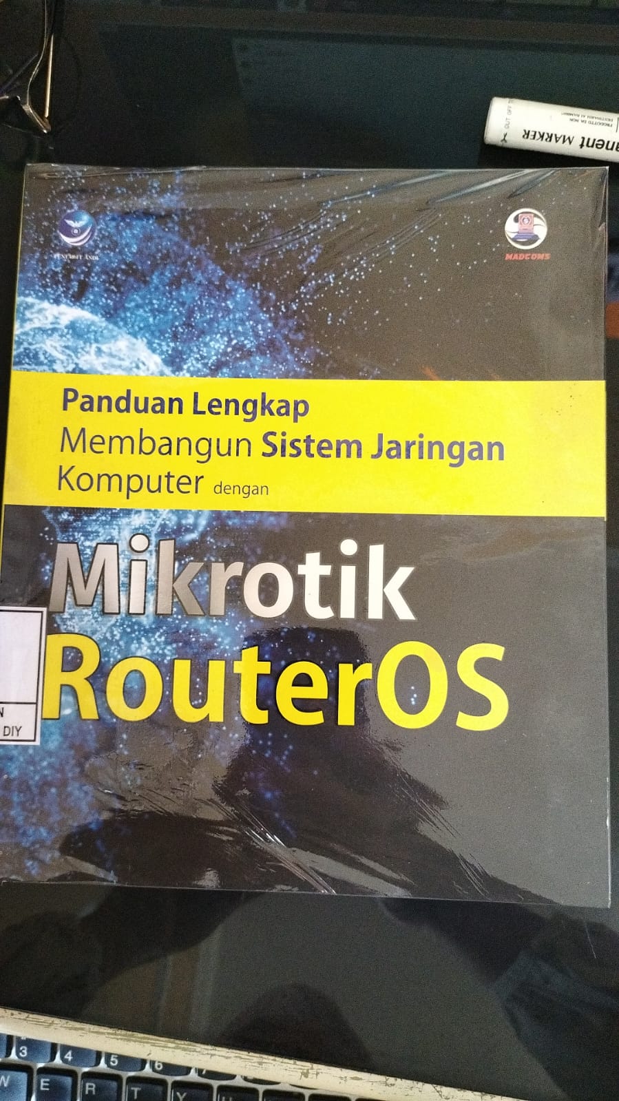 Panduan Lengkap Membangun Sistem Jaringan Komputer dengan Mikrotik RoutrrOS